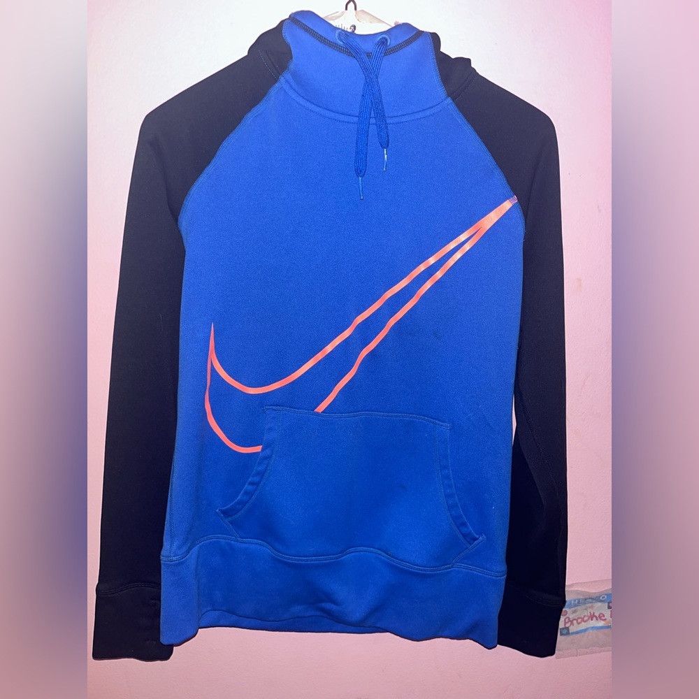Small Nike hoodie (unisex)